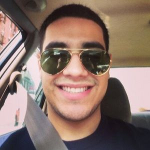 Meet your Posher, Ari